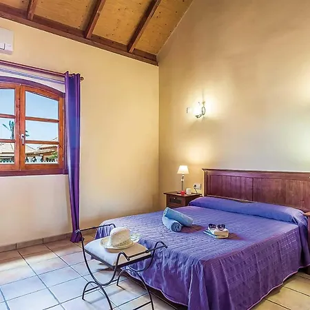 Sleeps 4 Air Con Wifi Villa *